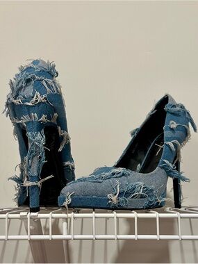 Frayed Vintage-style Denim Blue High Heel Pumps